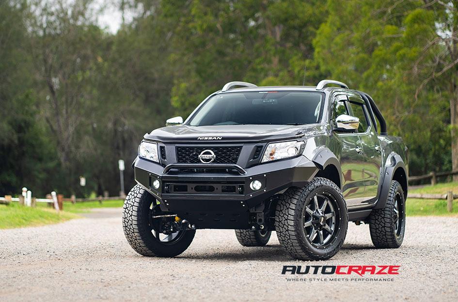 NISSAN NAVARA MO970 GLOSS GREY CENTRE WITH BLACK LIP